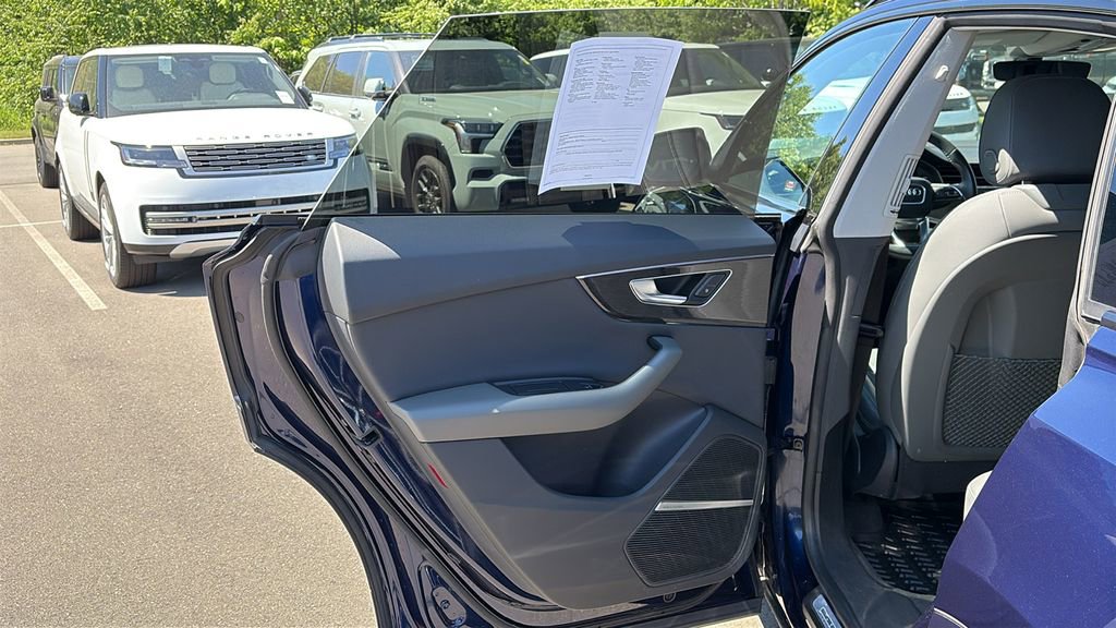 Used 2019 Audi Q8 Premium Plus w/ Premium Plus AWD/4WD image 21
