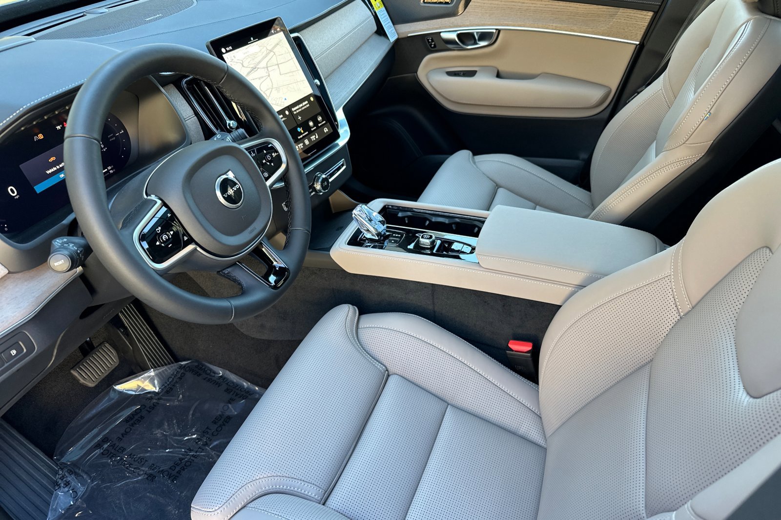 New 2026 Volvo XC90 T8 Ultra w/ Protection Package Premier image 8