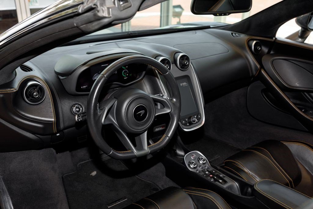 Used 2019 McLaren 570S Spider RWD image 25