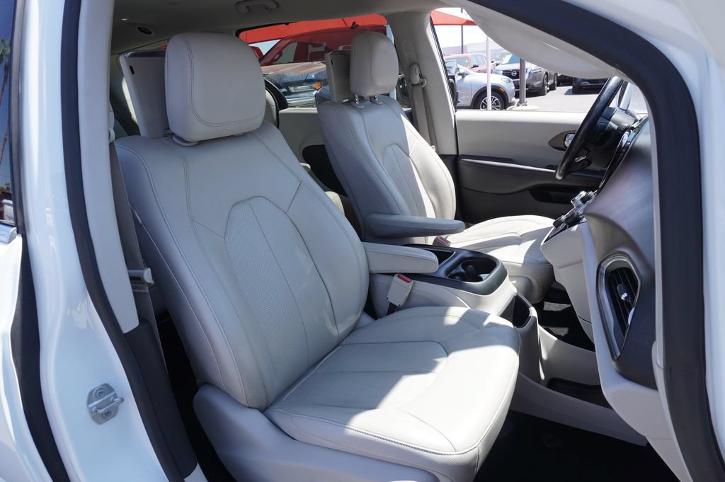 Used 2019 Chrysler Pacifica Touring-L Plus FWD image 13