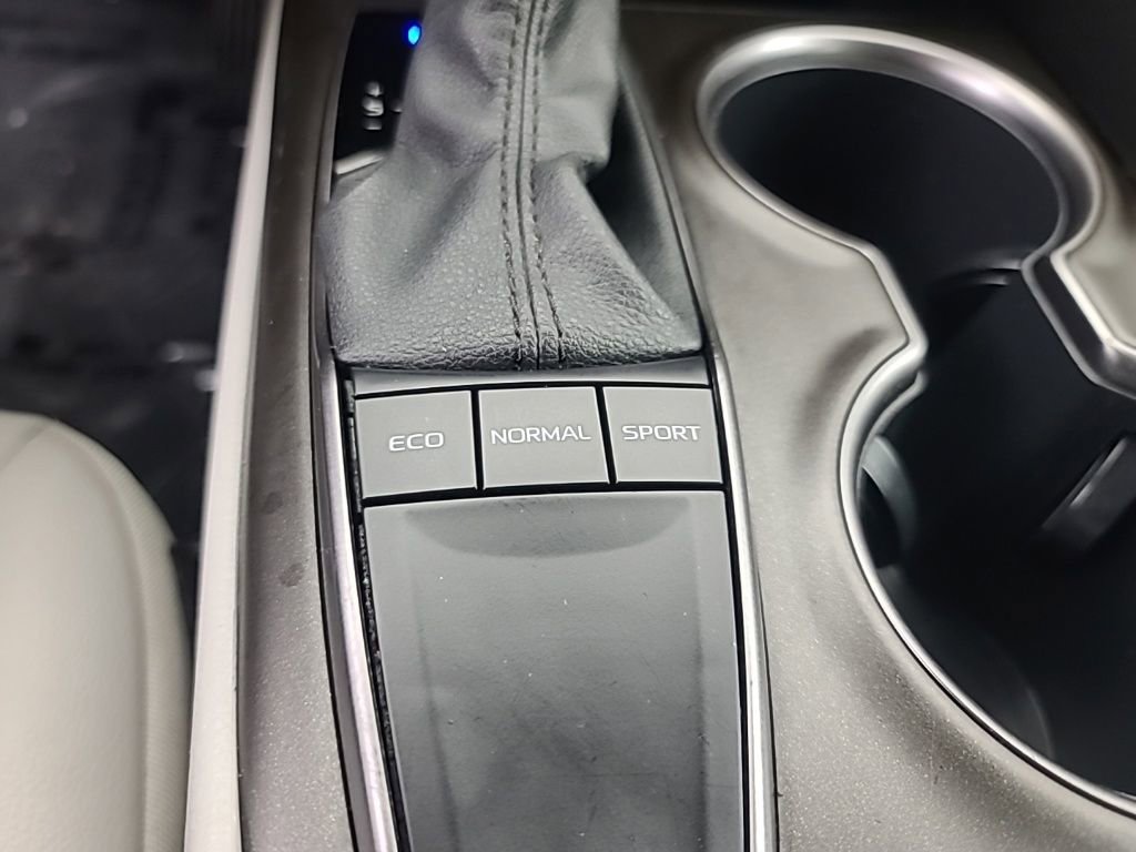 Used 2022 Toyota Camry SE FWD image 34