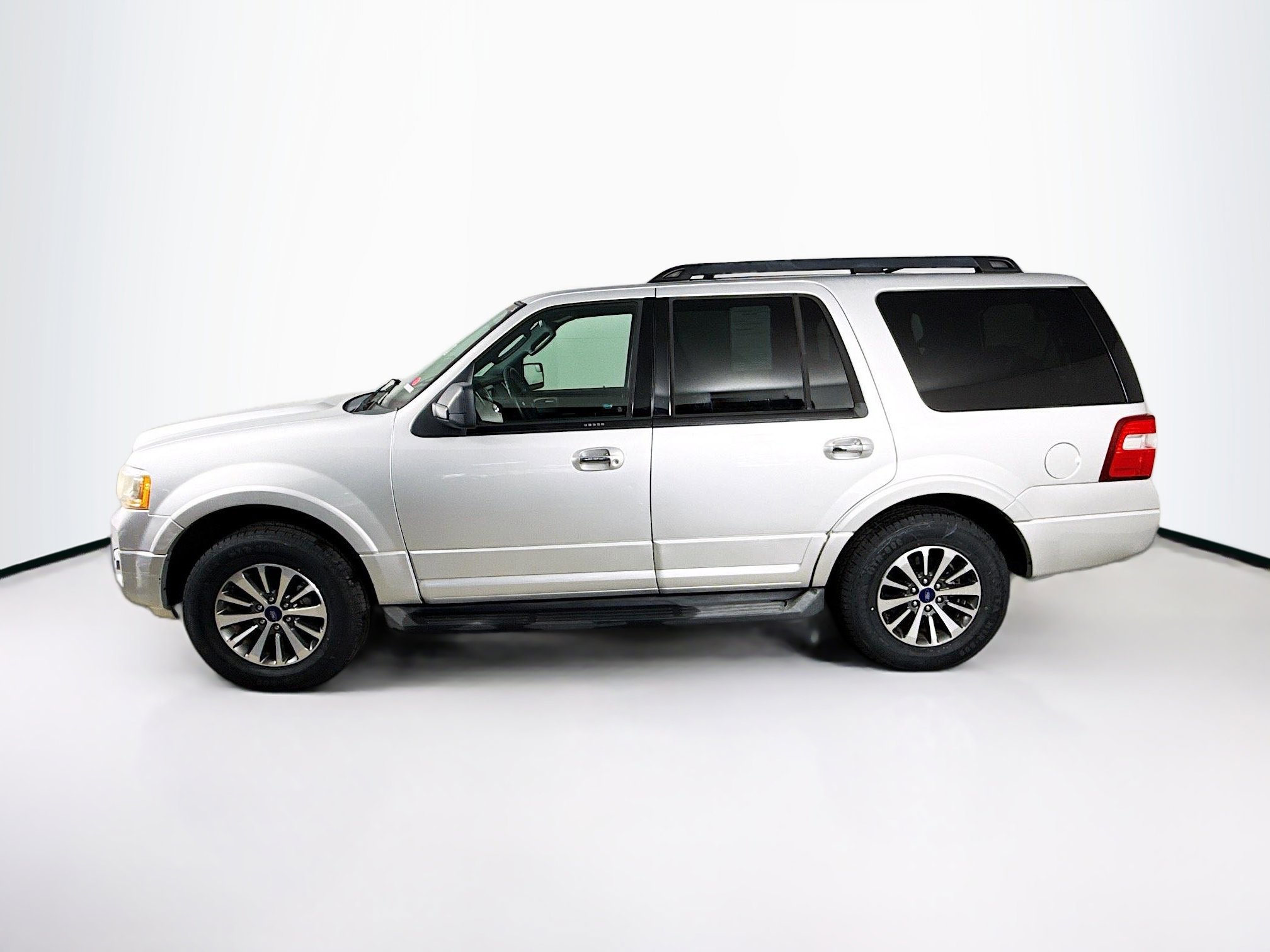 Used 2017 Ford Expedition XLT w/ Equipment Group 202A image 7