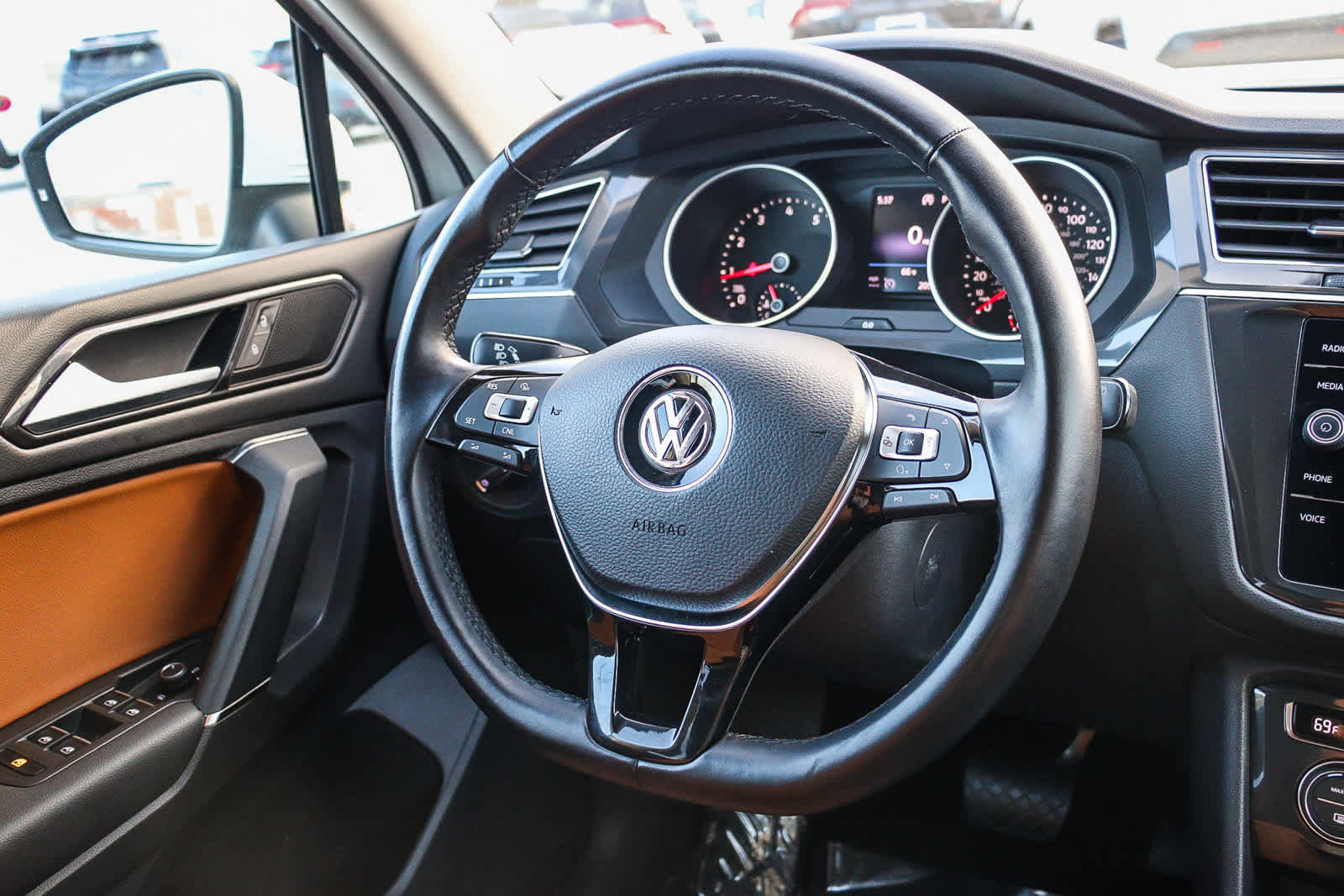 Used 2018 Volkswagen Tiguan SE image 17