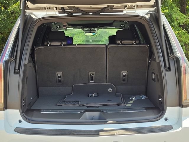 New 2026 Cadillac Escalade Sport w/ LPO, ONYX Package AWD/4WD image 9