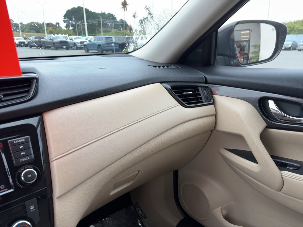 Used 2019 Nissan Rogue SV FWD image 11