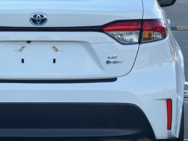 Used 2025 Toyota Corolla LE FWD image 9