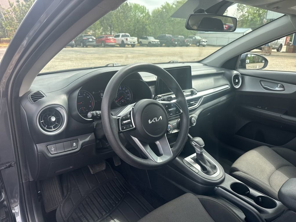 Used 2023 Kia Forte LXS FWD image 6