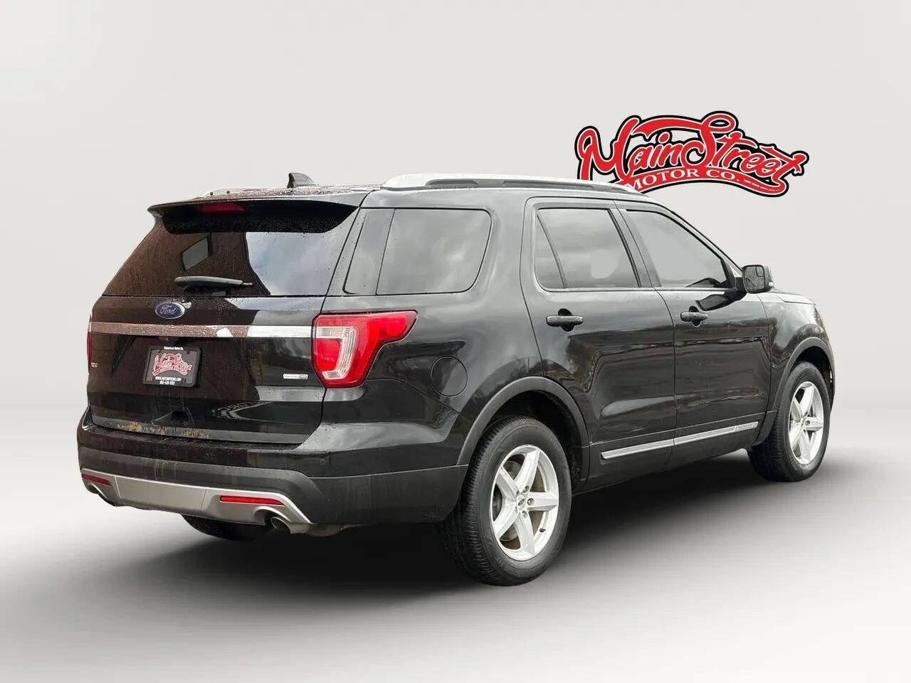 Used 2016 Ford Explorer XLT w/ Equipment Group 202A image 7