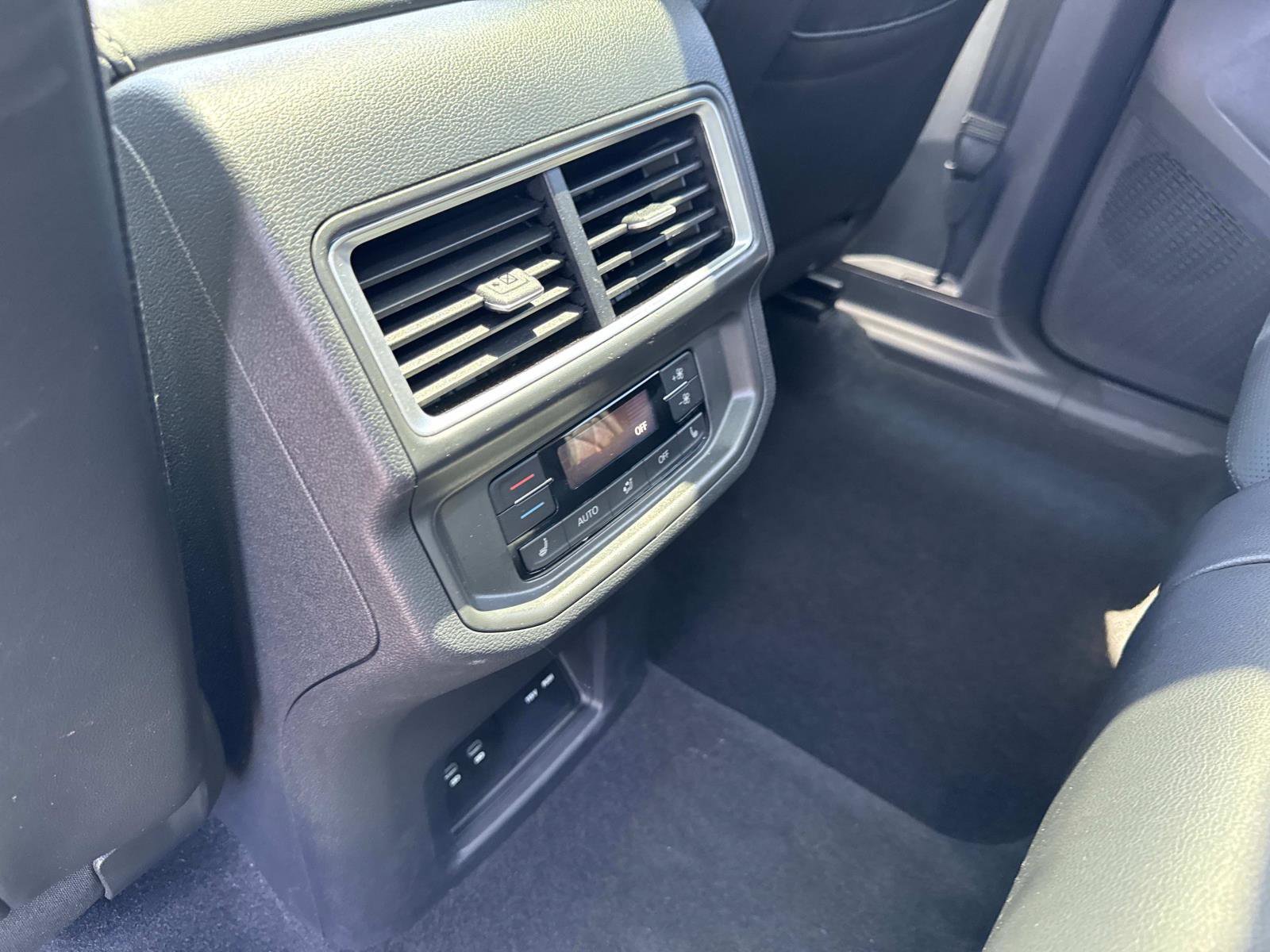 Certified 2024 Volkswagen Atlas SEL Premium R-Line image 14