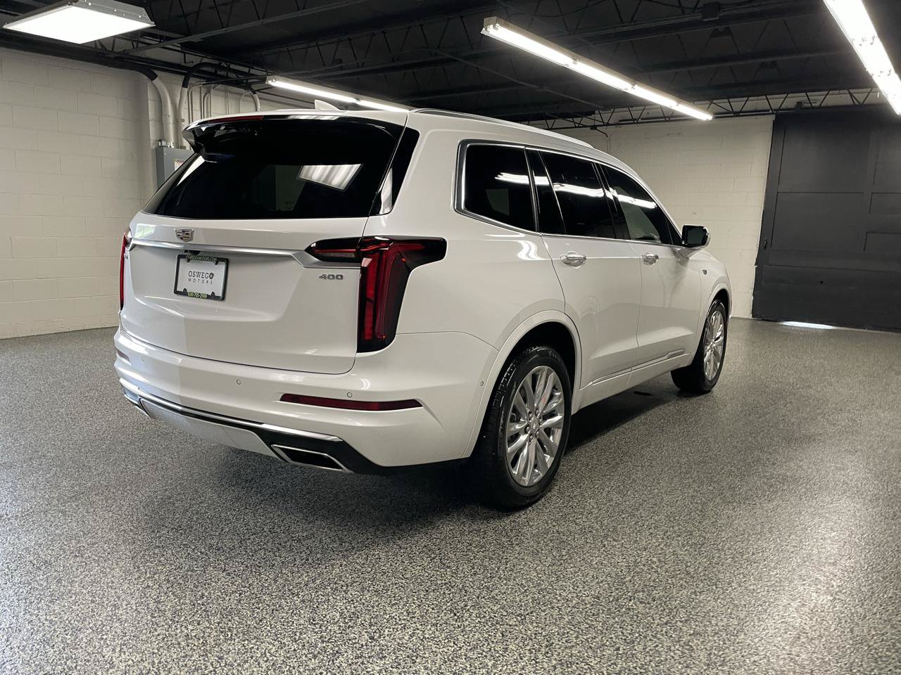 Used 2025 Cadillac XT6 Premium Luxury w/ Technology Package FWD image 6