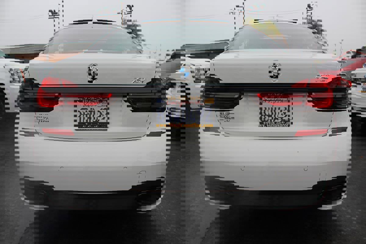 Used 2018 BMW 740i image 16