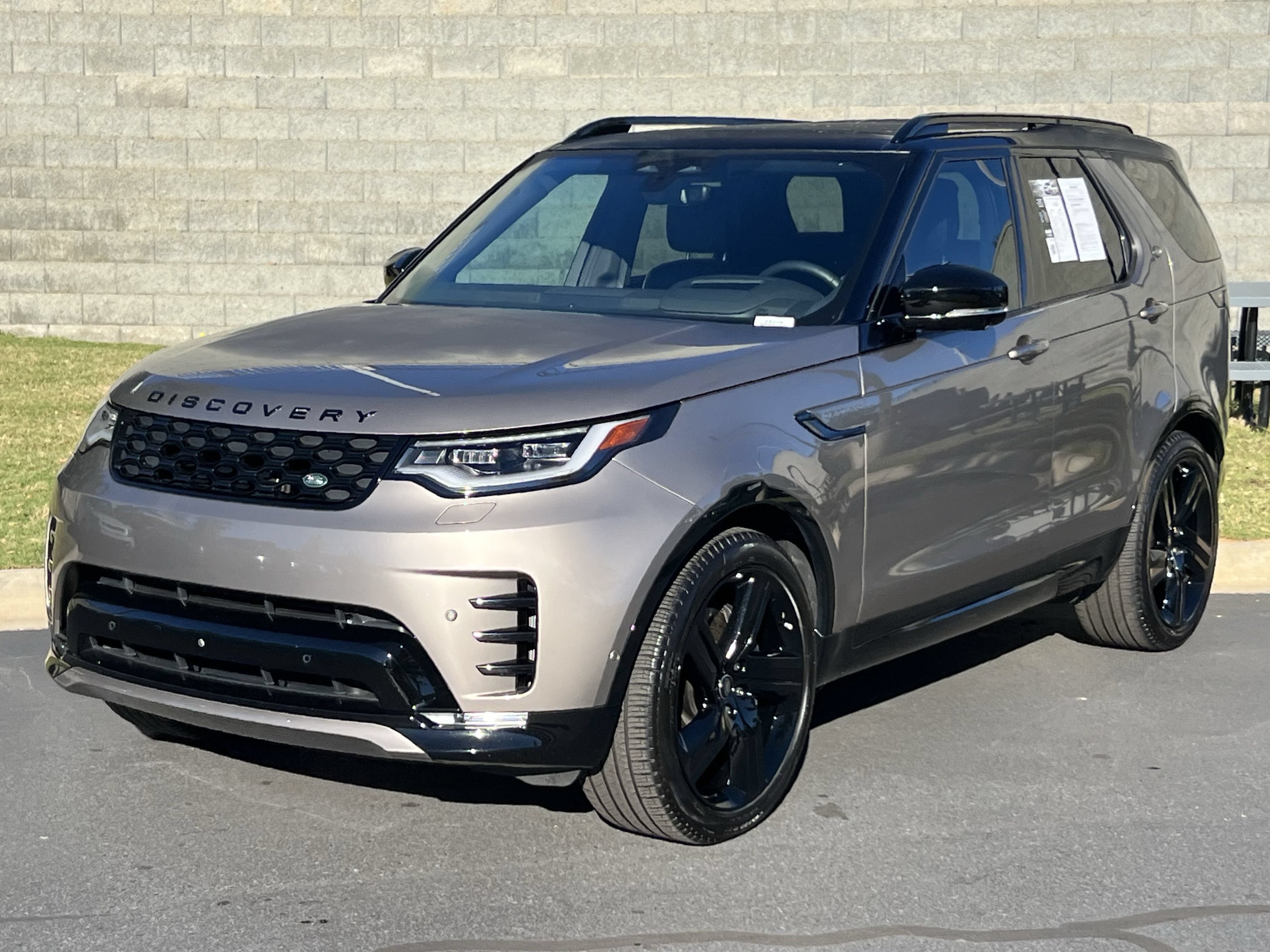 Certified 2025 Land Rover Discovery Dynamic SE AWD/4WD image 2