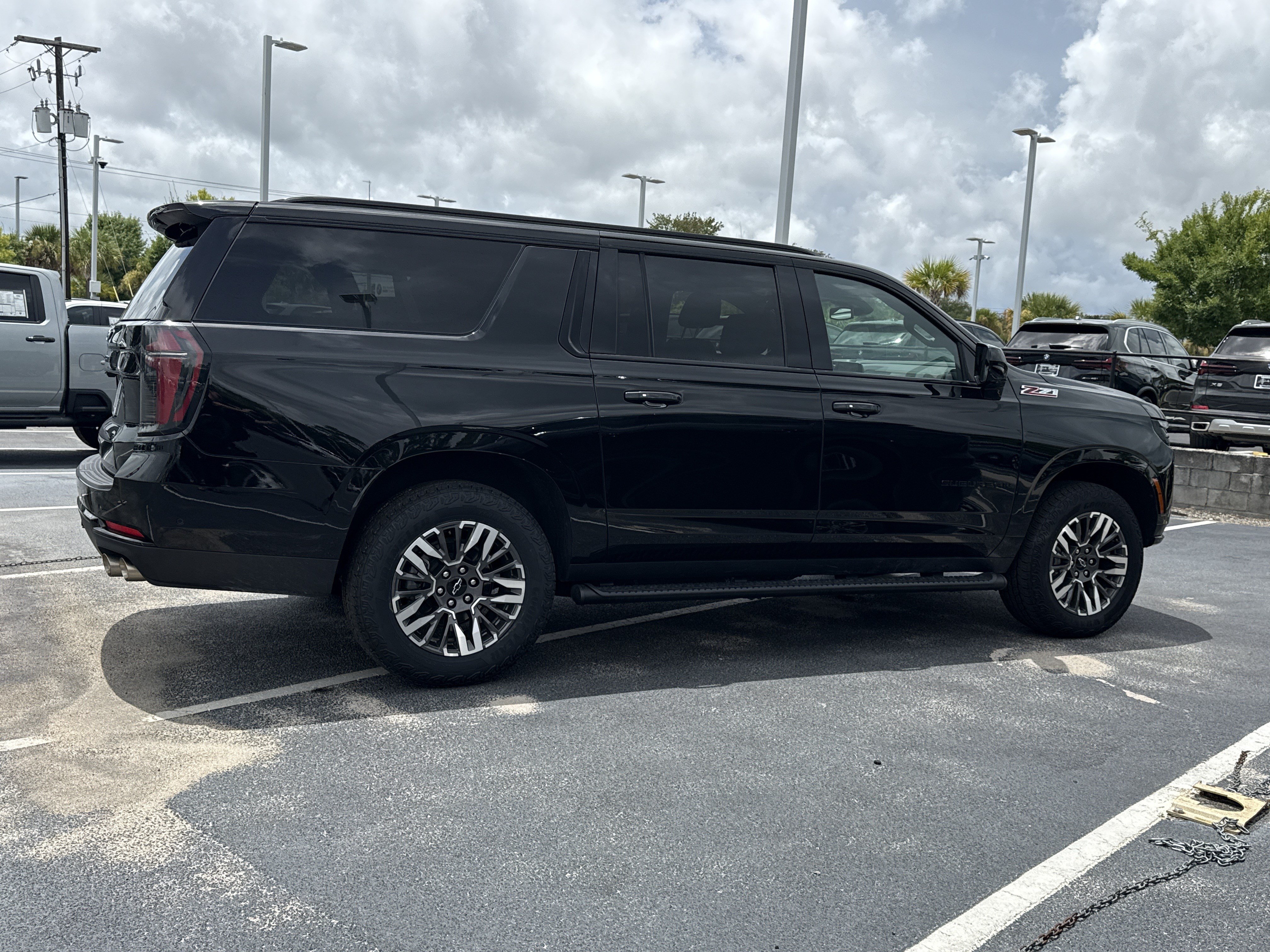 Used 2025 Chevrolet Suburban Z71 AWD/4WD image 17
