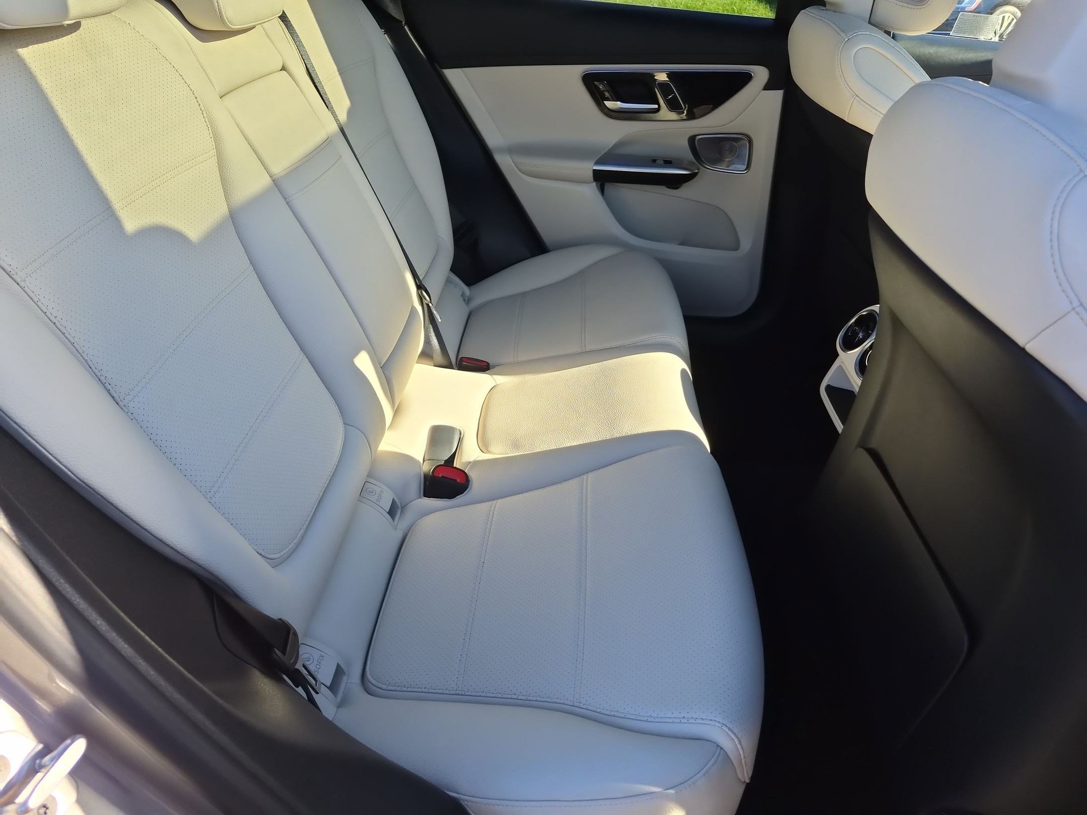 Used 2024 Mercedes-Benz GLC 300 4MATIC image 34