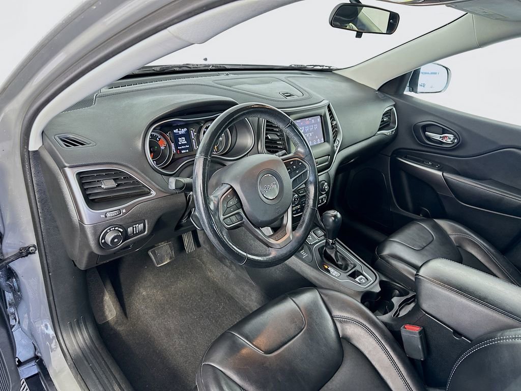 Used 2019 Jeep Cherokee Latitude Plus w/ Cold Weather Group image 9