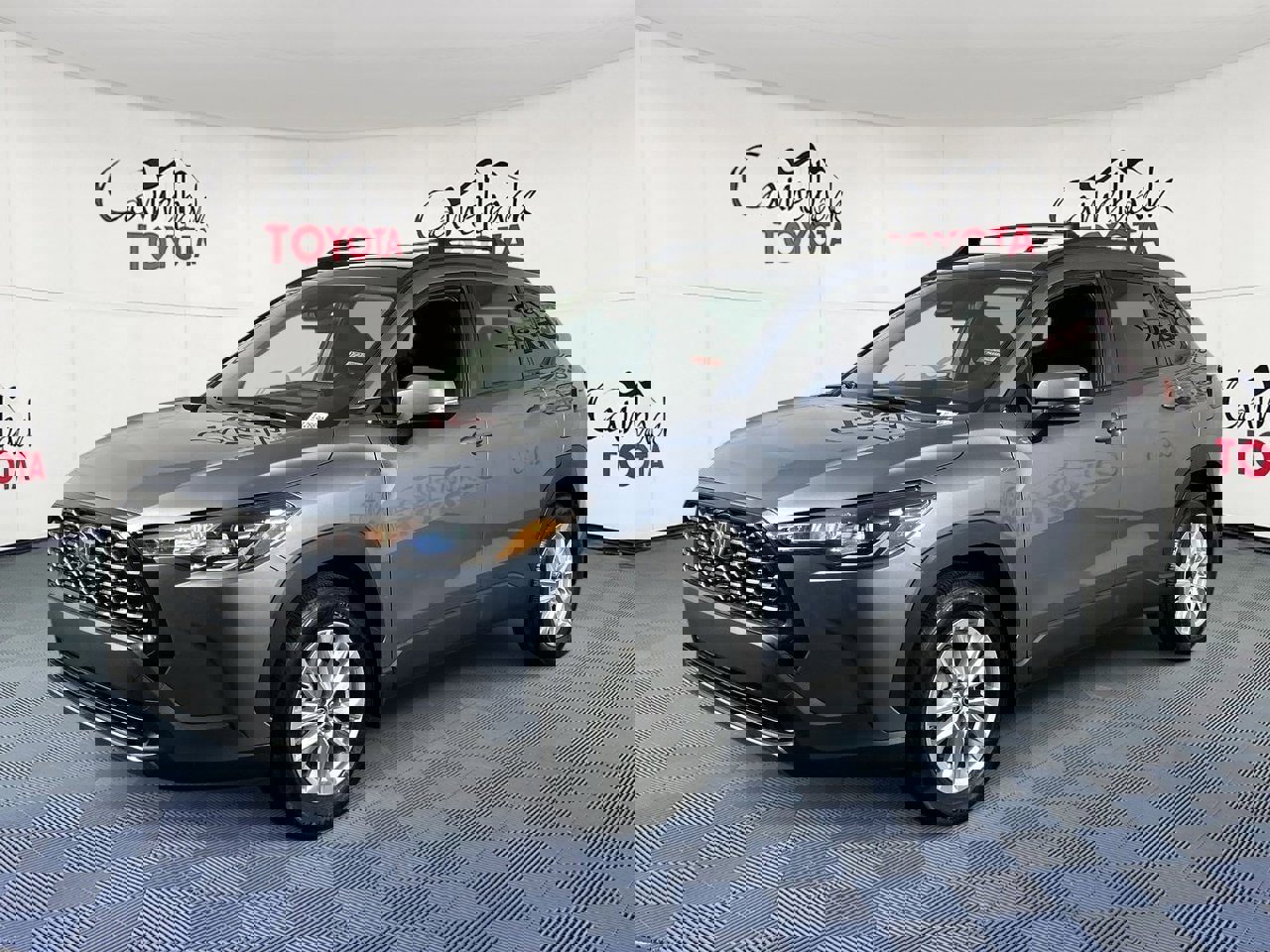 Used 2023 Toyota Corolla Cross LE image 2