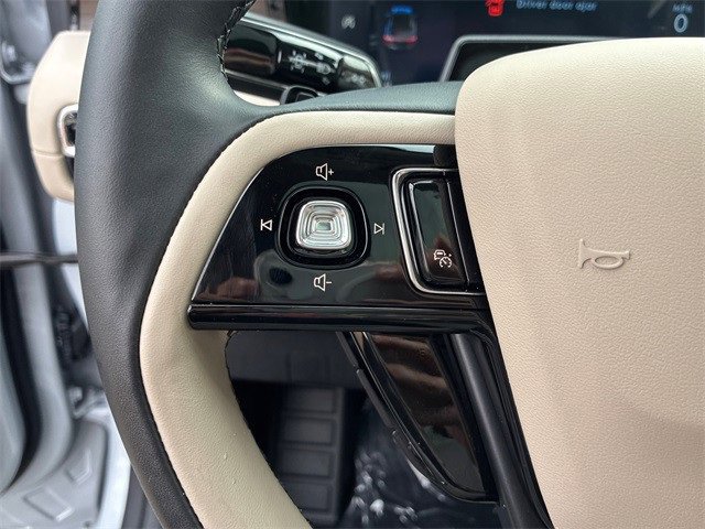 New 2025 Lincoln Corsair Reserve w/ Equipment Group 202A image 27