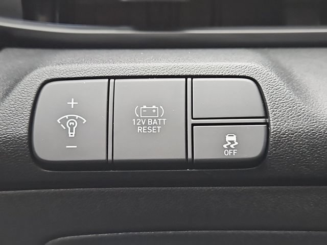 Used 2025 Hyundai Elantra SEL FWD image 18