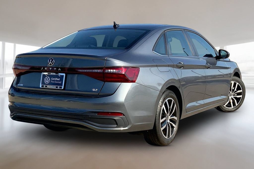 Certified 2025 Volkswagen Jetta SE FWD image 2