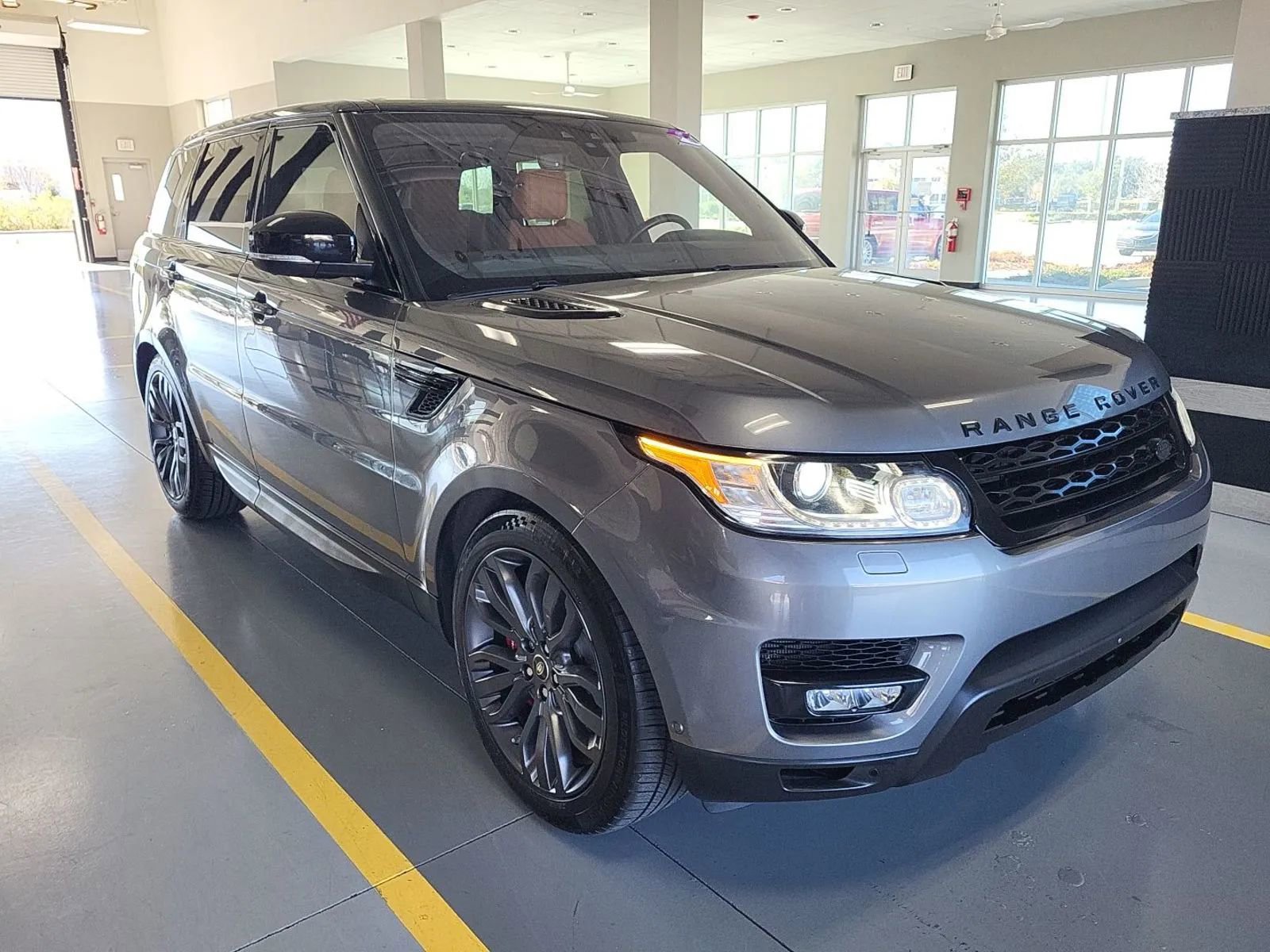 Used 2017 Land Rover Range Rover Sport Supercharged image 2