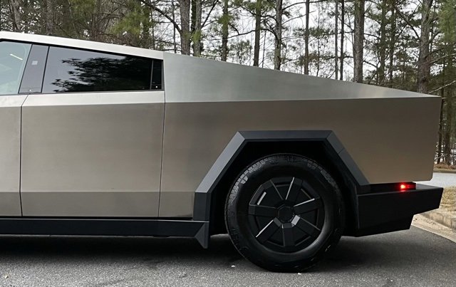 Used 2024 Tesla Cybertruck AWD Crew Cab image 5