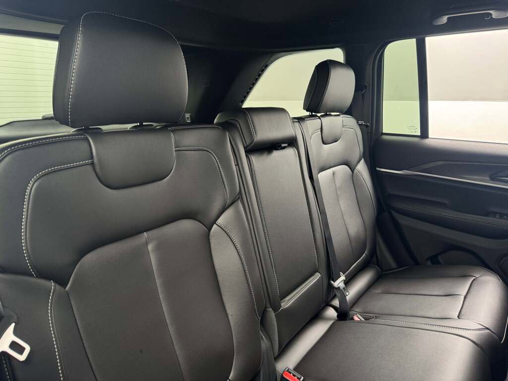 New 2025 Jeep Grand Cherokee Limited w/ Trailer Tow Package image 22