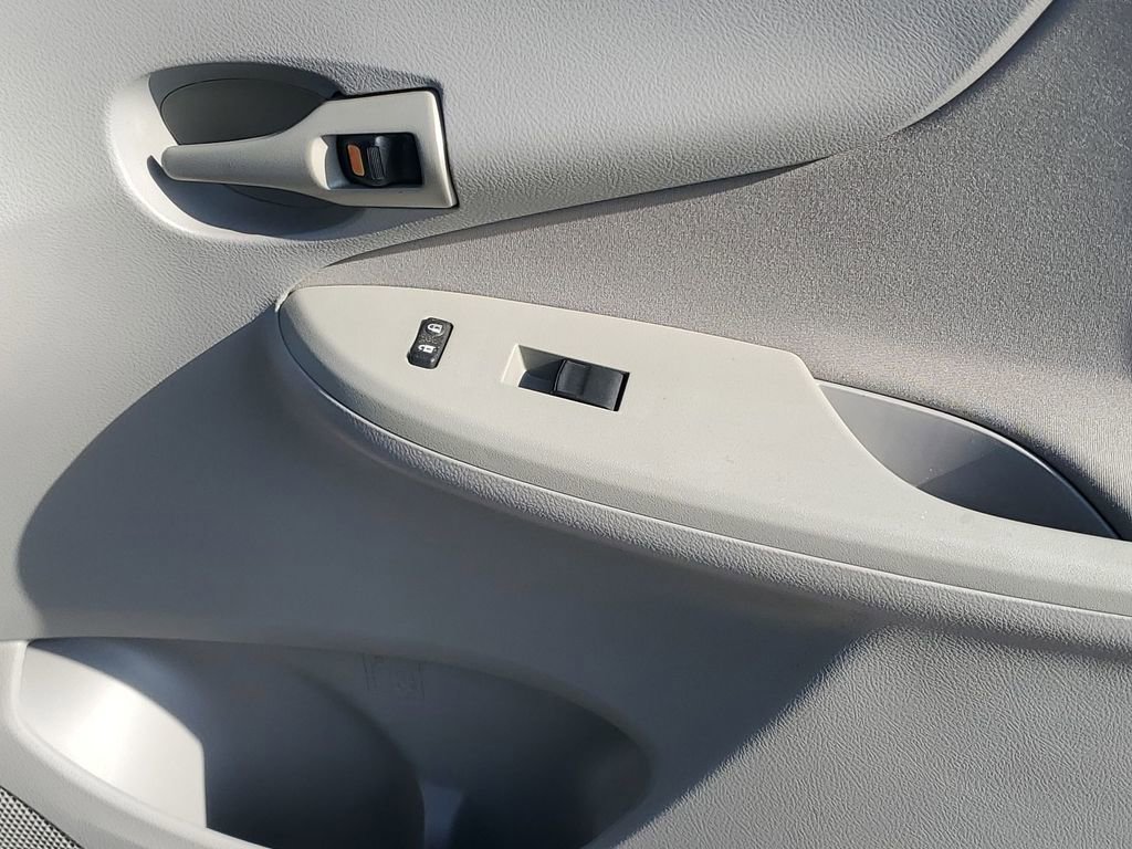 Used 2013 Toyota Corolla L image 38