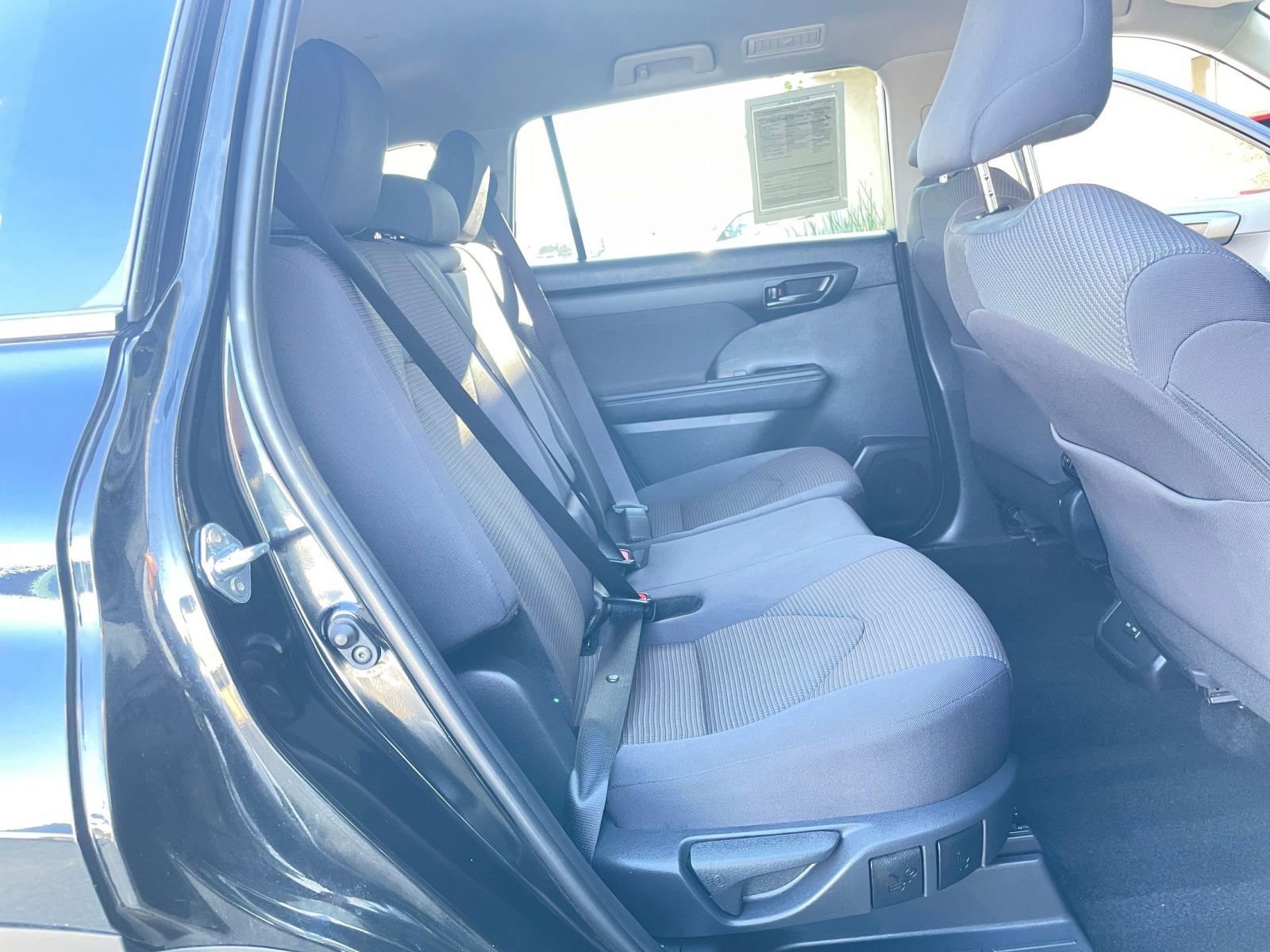 Used 2025 Toyota Highlander LE image 41