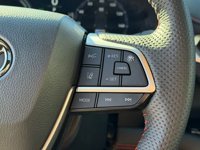 Used 2025 Toyota Sienna XSE image 33