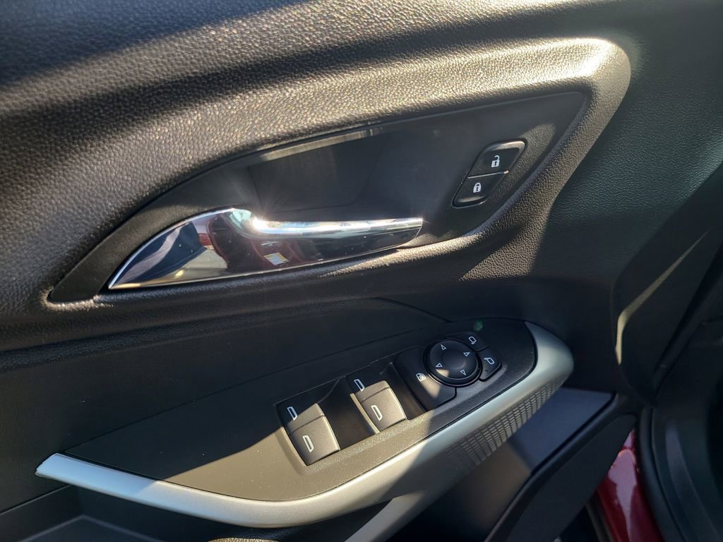 Used 2025 Chevrolet Trax LS image 13