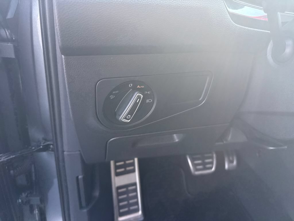 Used 2022 Volkswagen Tiguan SEL R-Line AWD/4WD image 17