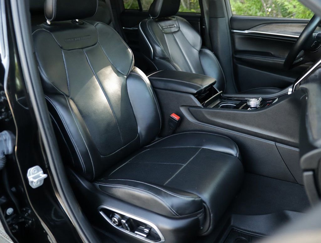 Used 2022 Jeep Grand Cherokee Overland w/ Luxury Tech Group IV image 40