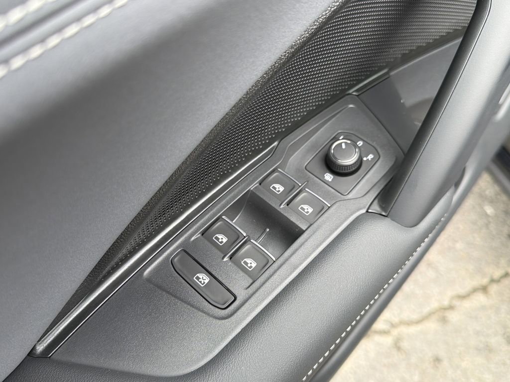 New 2026 Volkswagen Tiguan SE R-Line image 24