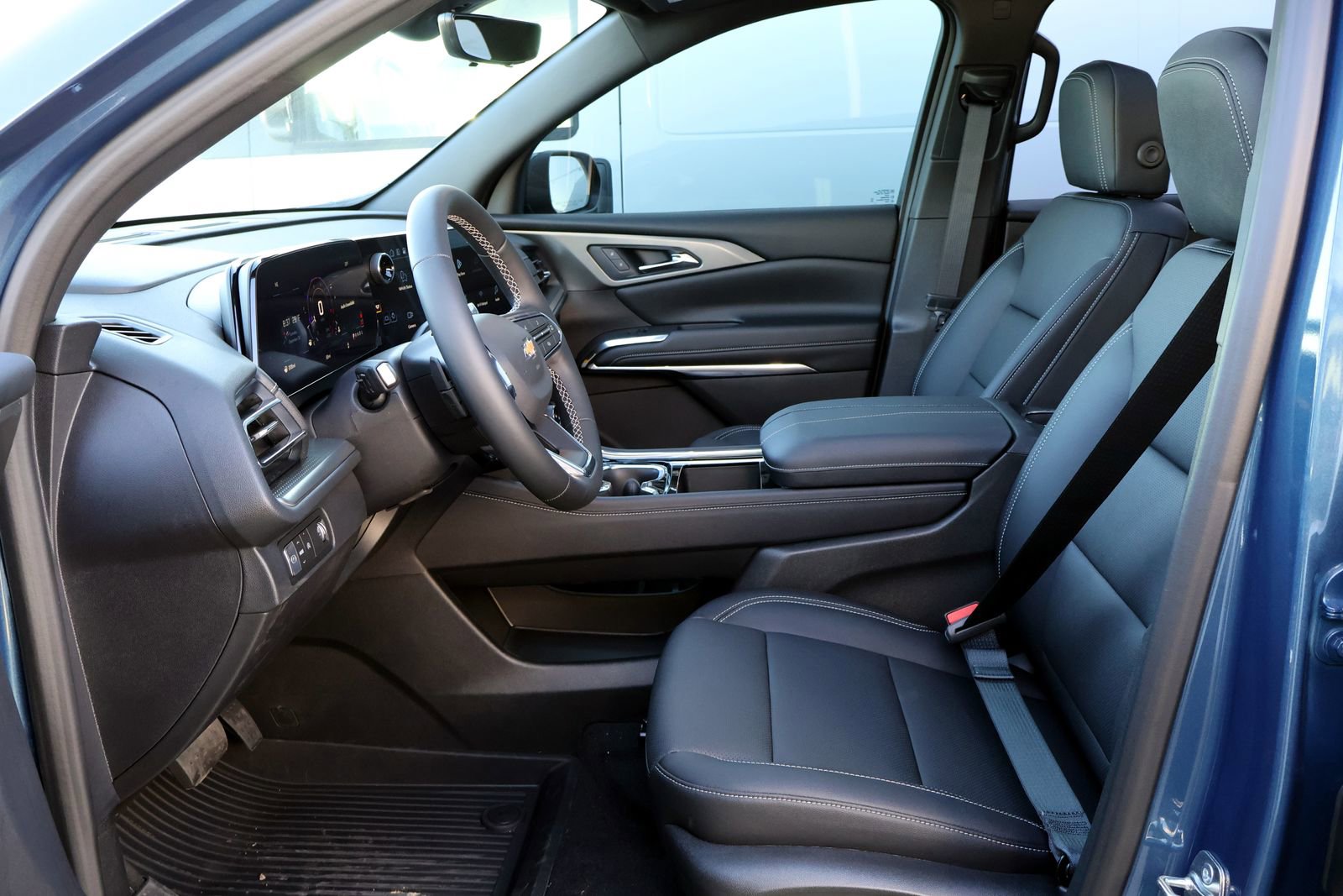 New 2026 Chevrolet Traverse LT w/ Sun and Wheel Package image 11