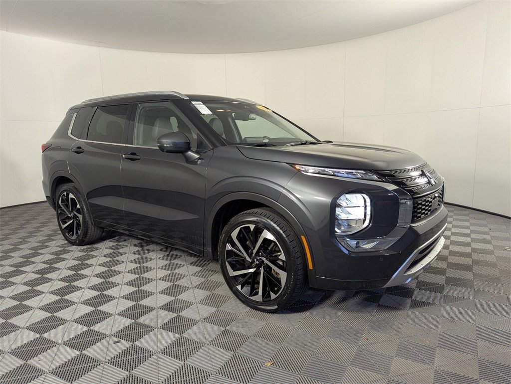 Used 2024 Mitsubishi Outlander SEL image 2