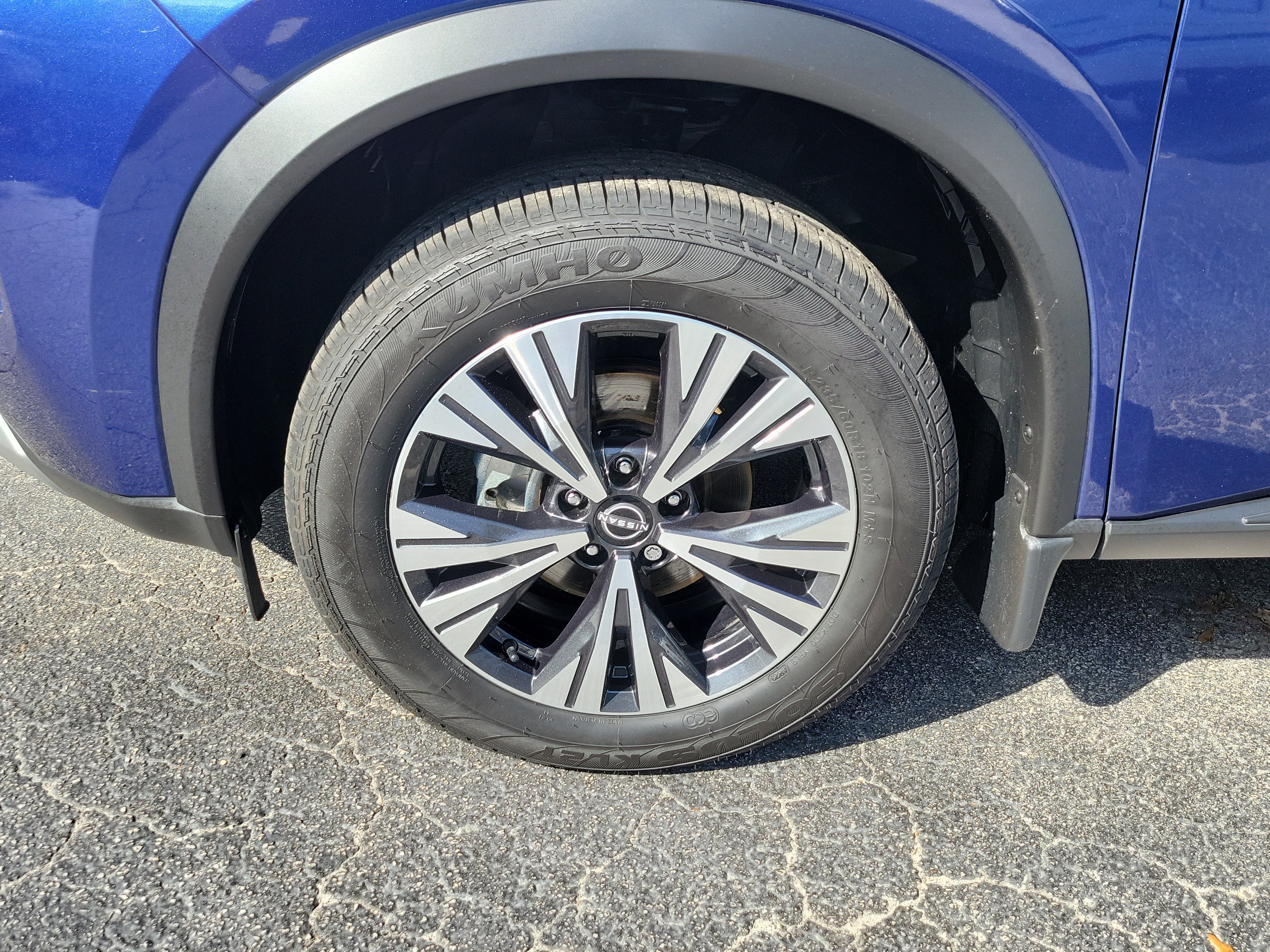 Used 2023 Nissan Rogue SV FWD image 4