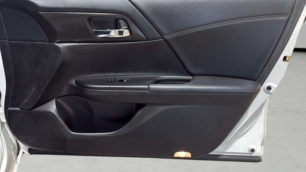 Used 2013 Honda Accord Touring image 7