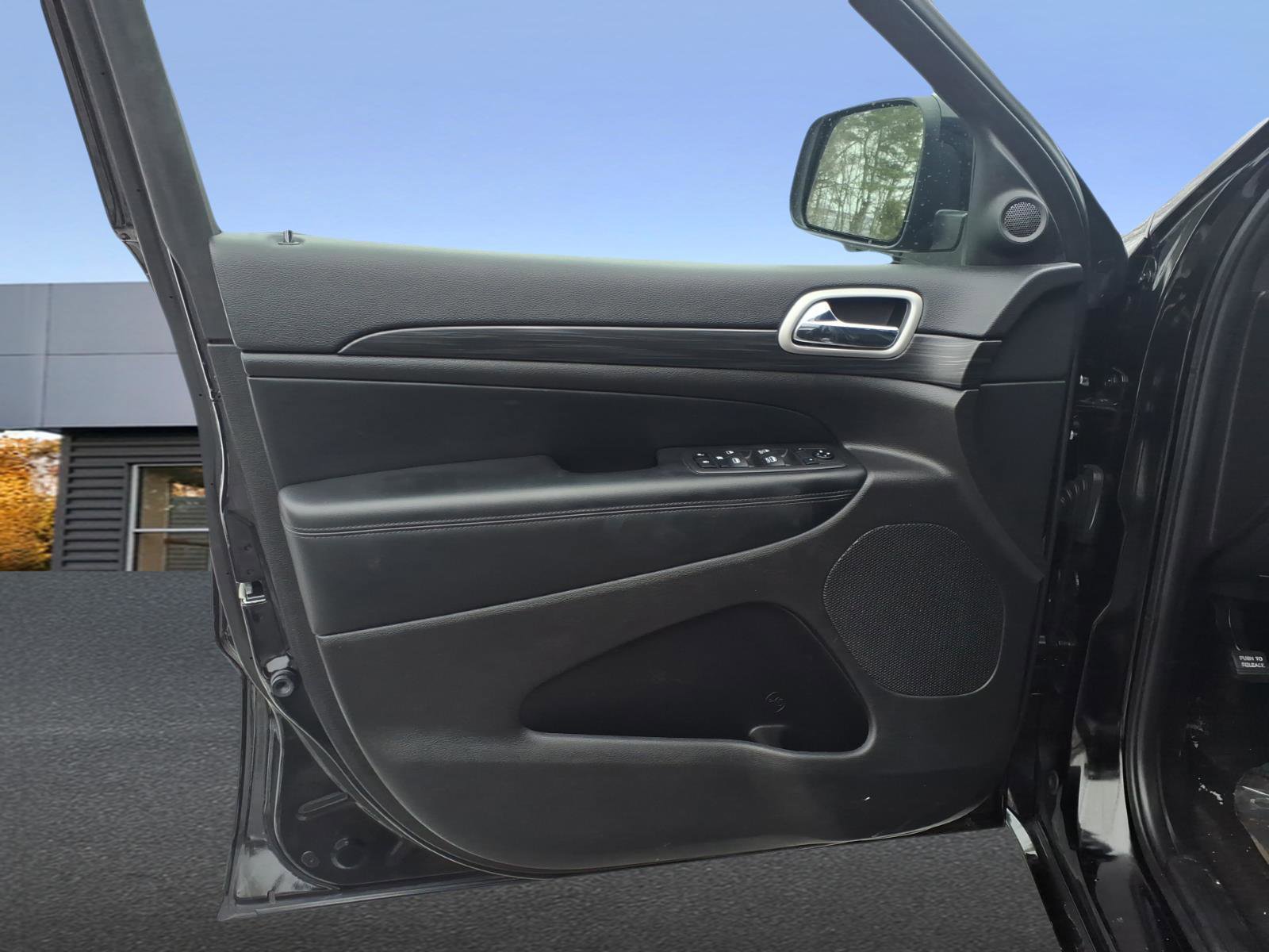 Used 2020 Jeep Grand Cherokee Altitude image 15