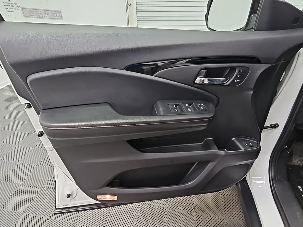 Used 2021 Honda Pilot Black Edition image 32