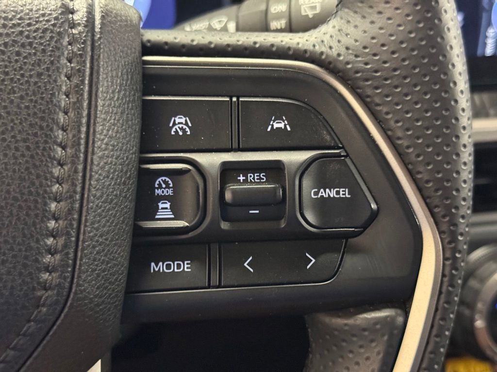 Used 2025 Toyota 4Runner Platinum AWD/4WD image 23