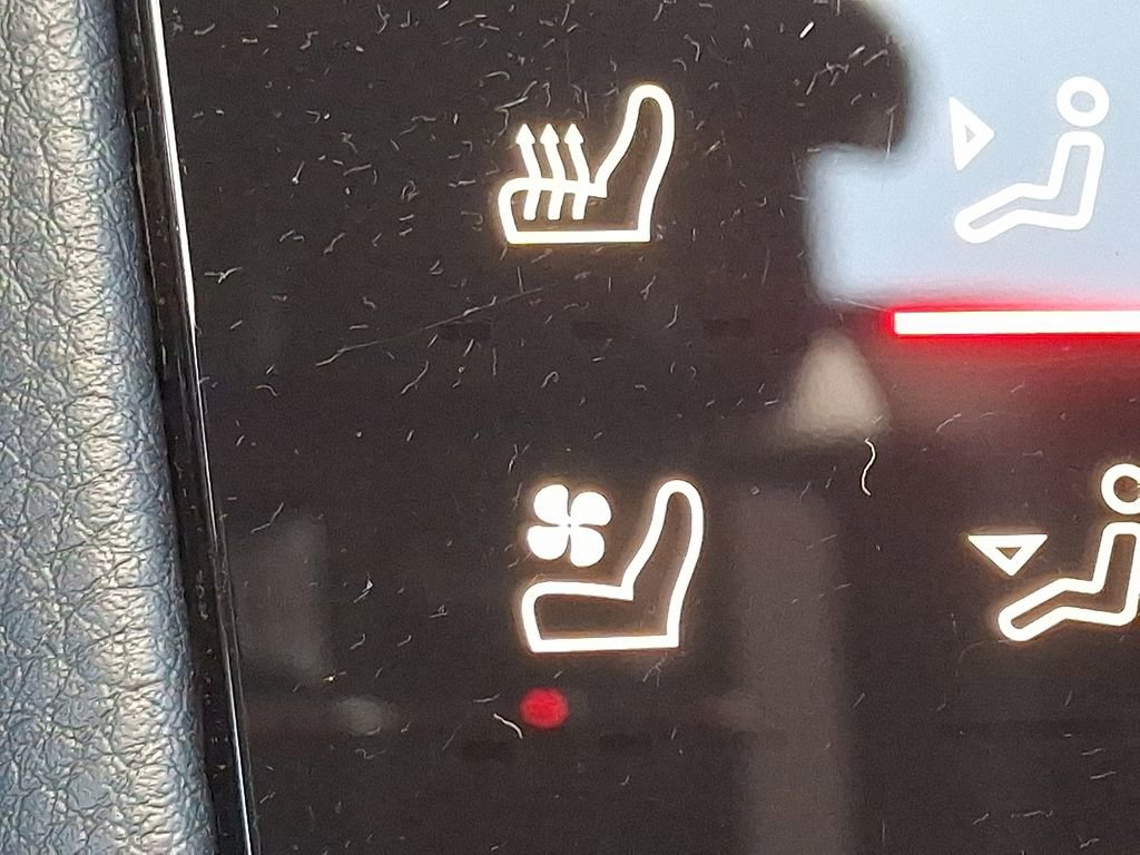 Certified 2025 Porsche Macan image 28