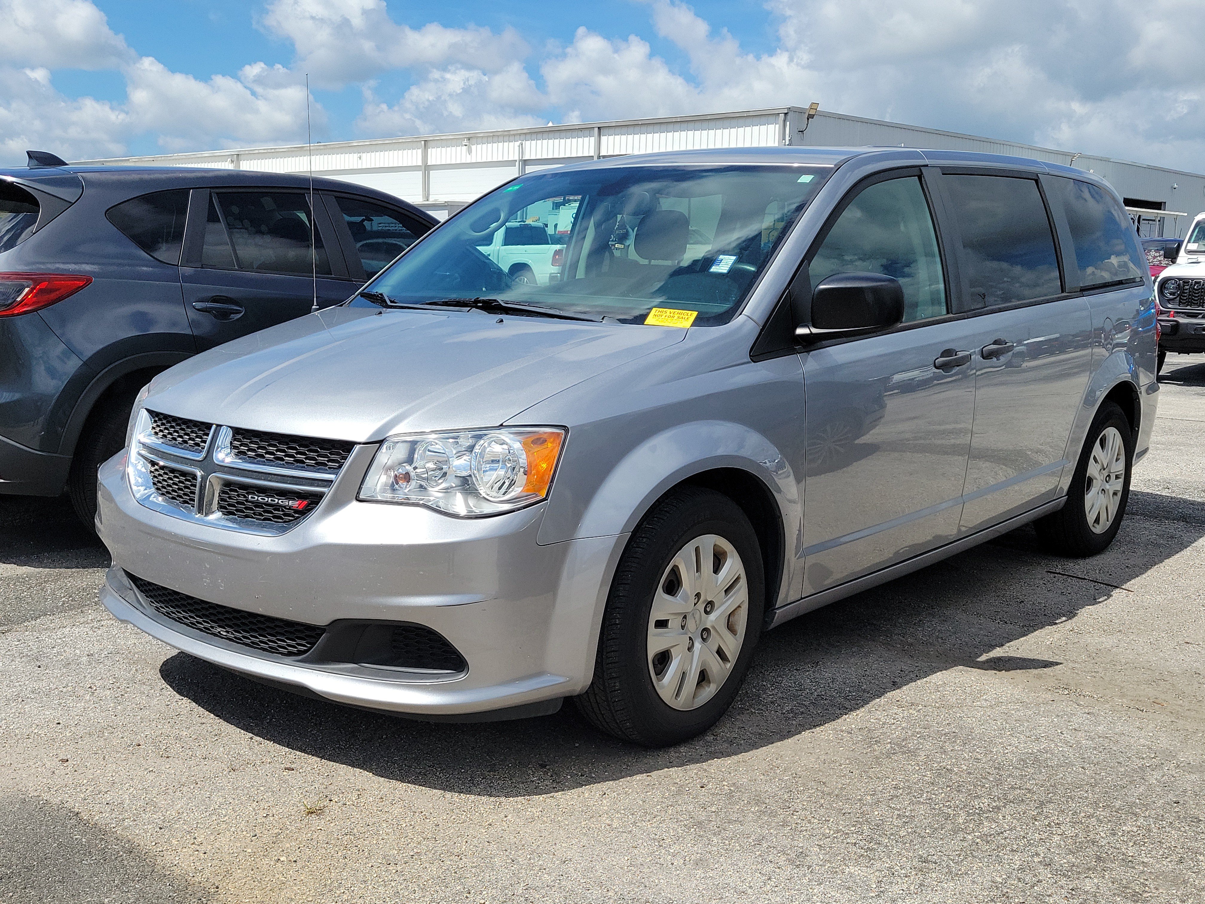 Used 2019 Dodge Grand Caravan FWD image 3