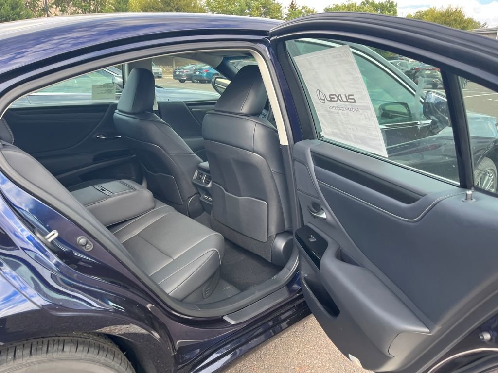 New 2025 Lexus ES 300h w/ Premium Package image 7