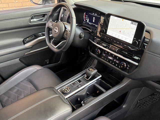 Used 2024 Nissan Pathfinder Platinum AWD/4WD image 9