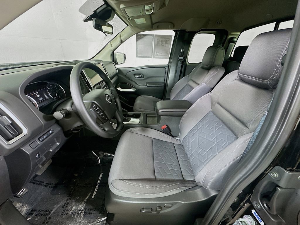 Used 2025 Nissan Frontier SV image 15