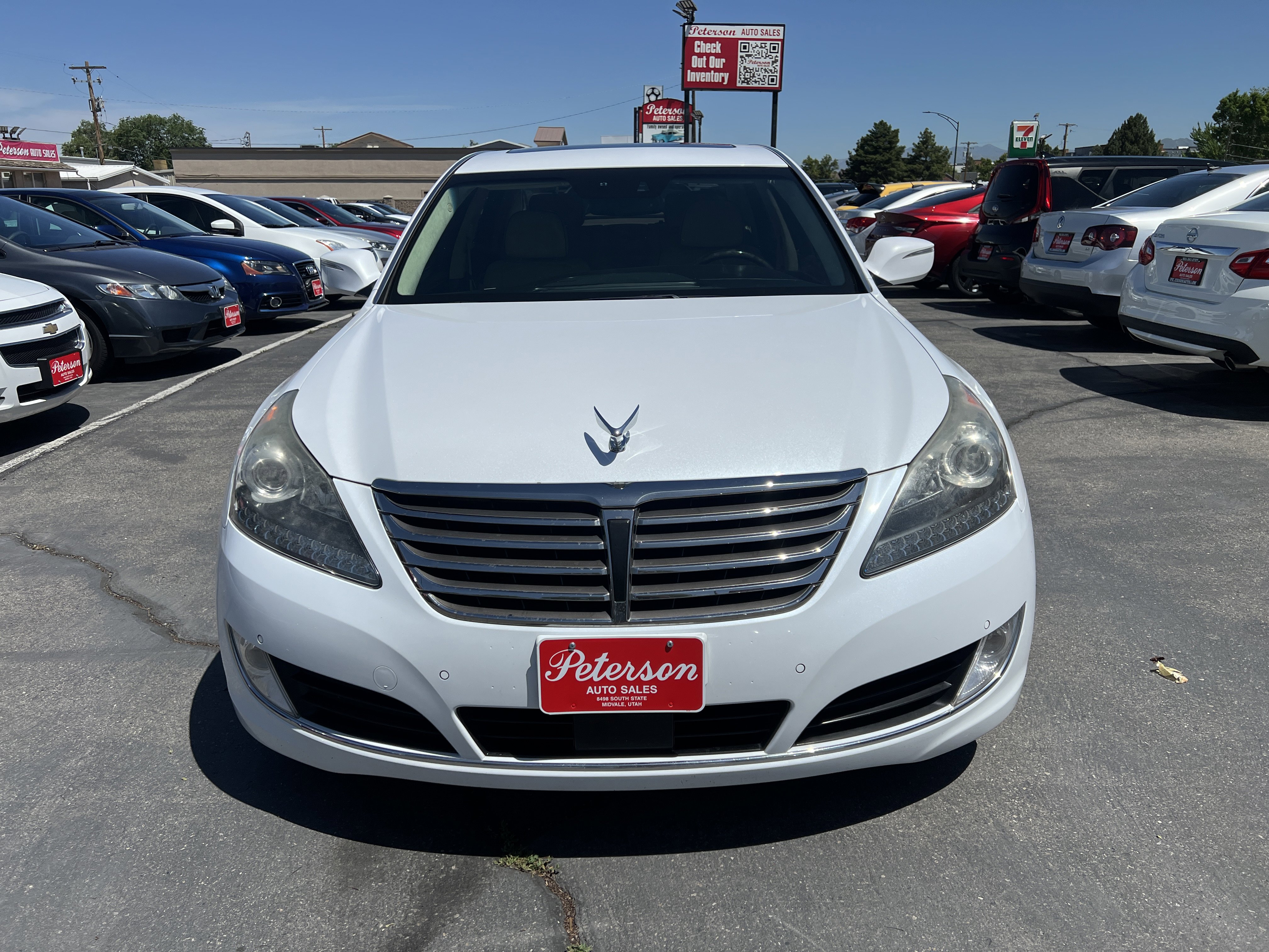 Used 2016 Hyundai Equus Signature RWD image 3