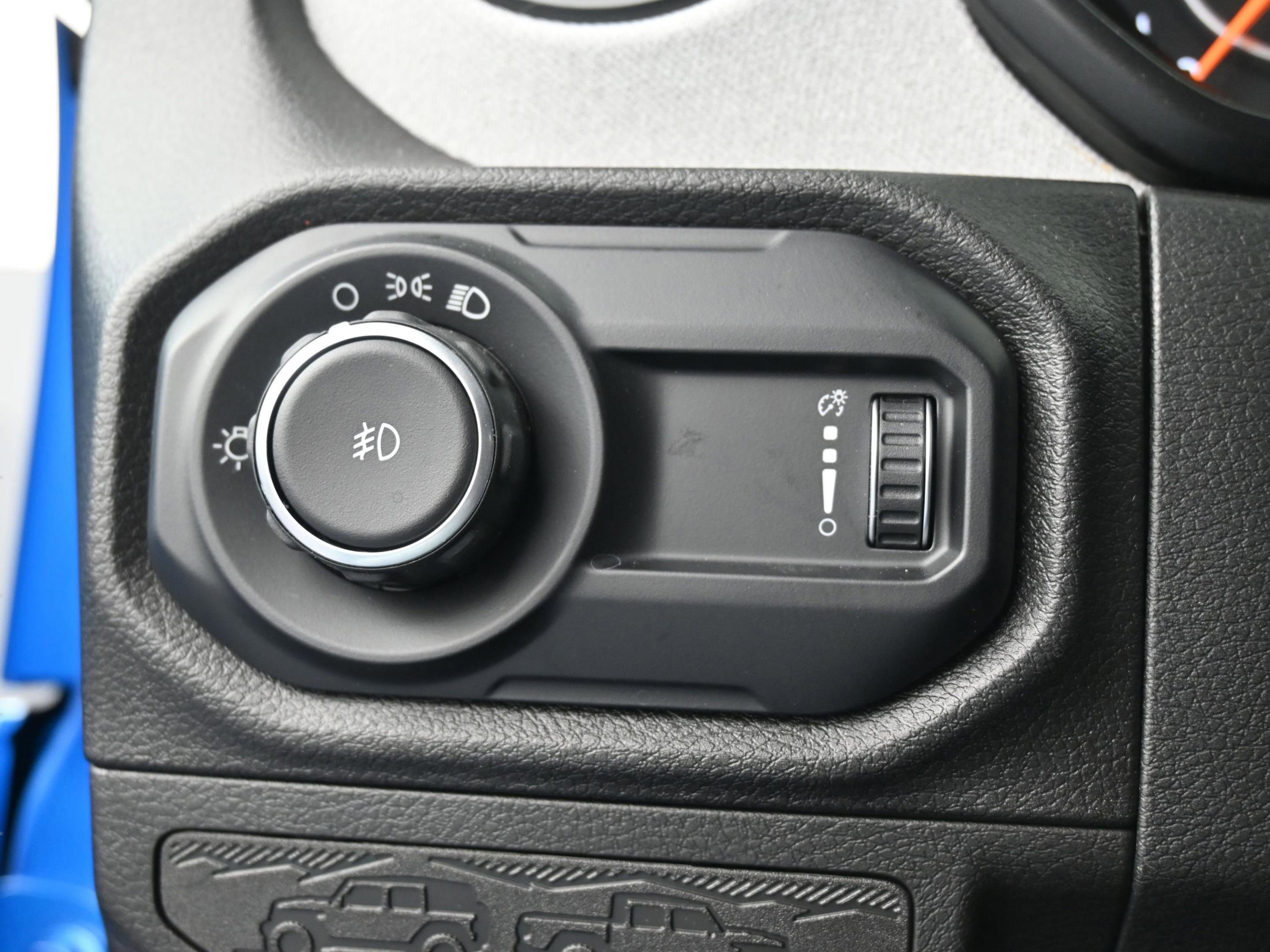 Used 2025 Jeep Wrangler Sport image 40