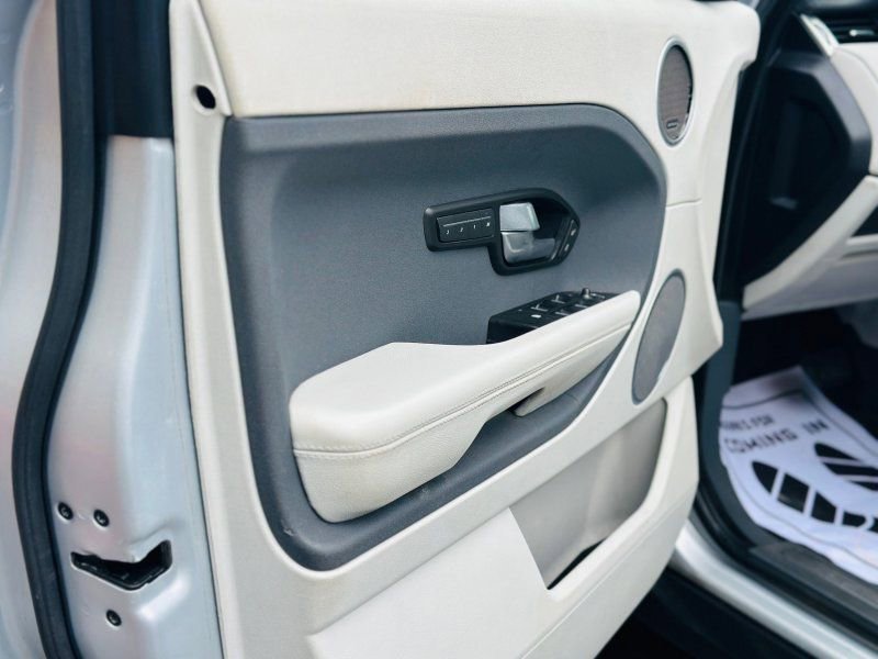 Used 2014 Land Rover Range Rover Evoque Pure Plus image 15