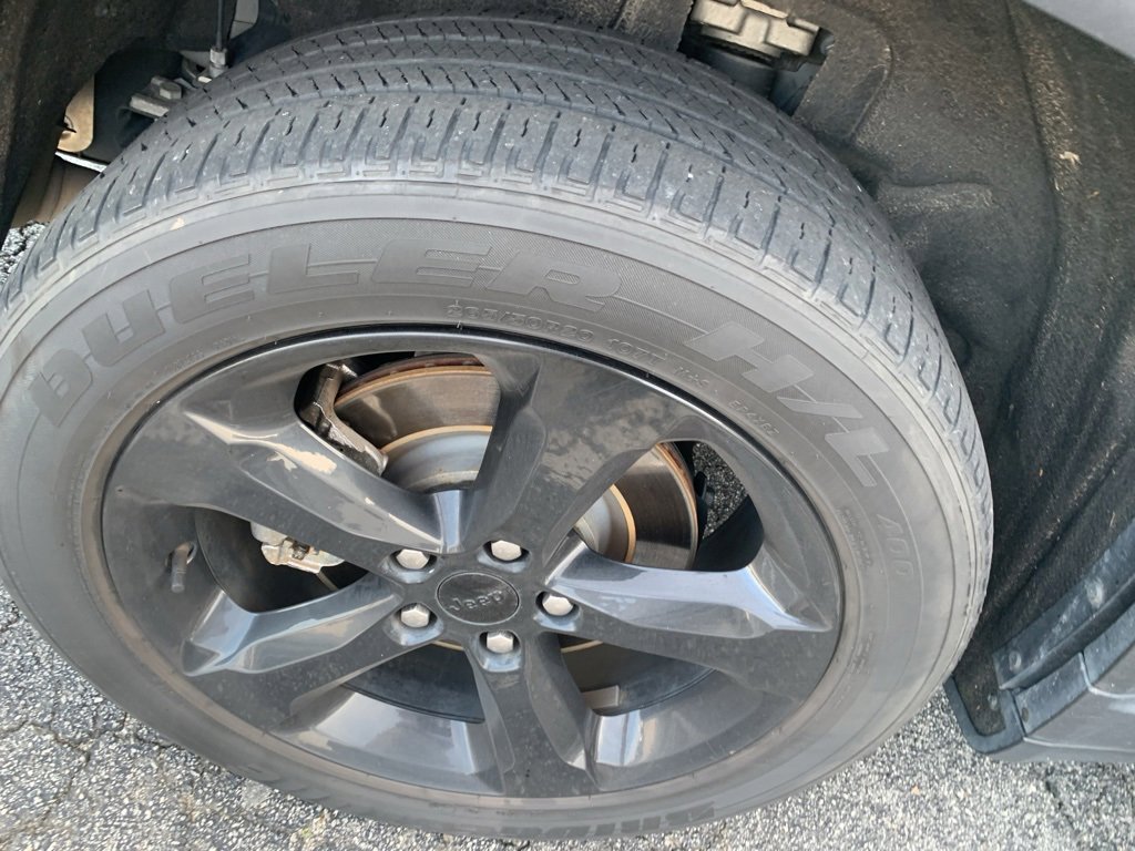 Used 2023 Jeep Grand Cherokee L Laredo image 15