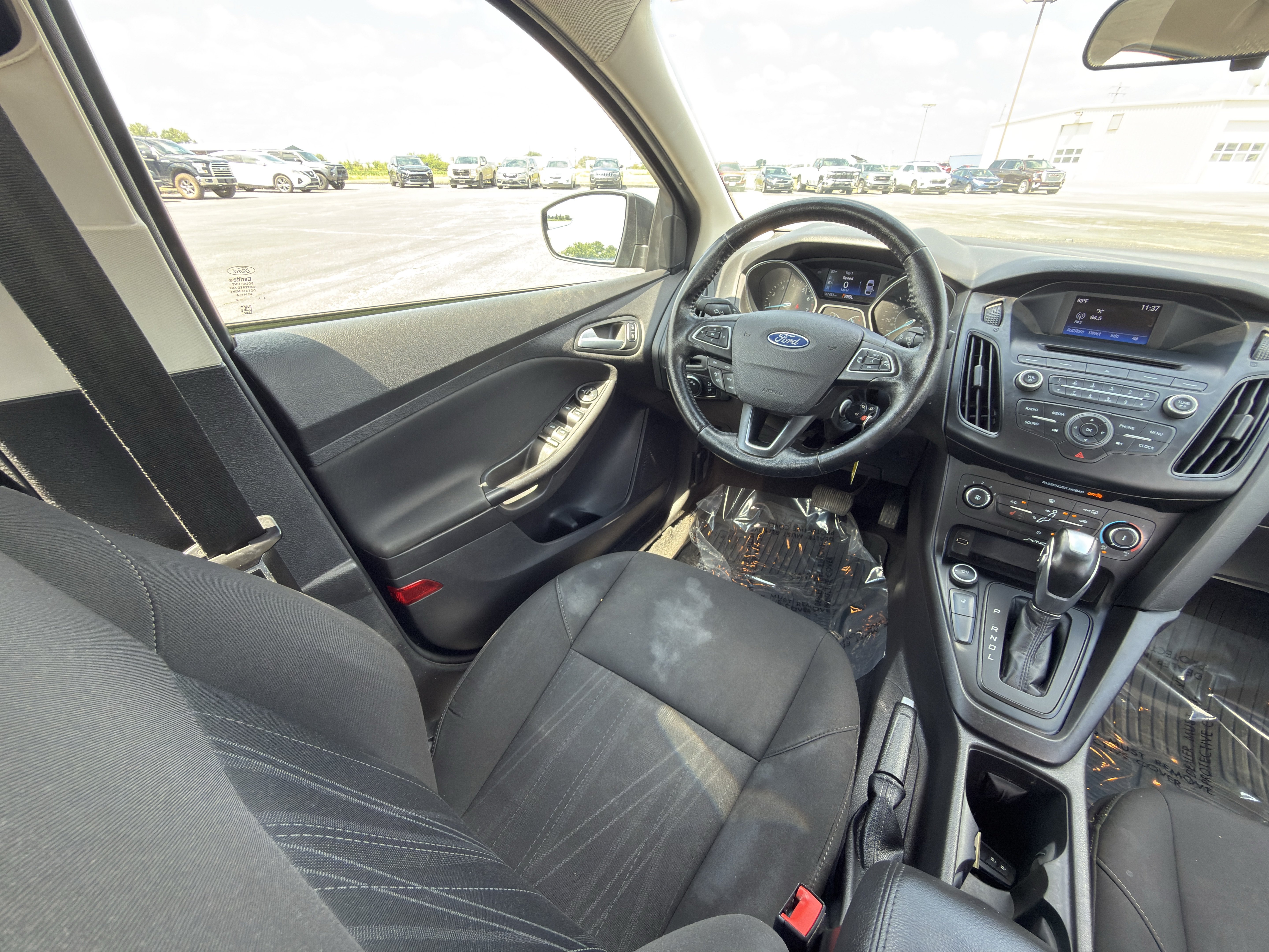 Used 2015 Ford Focus SE w/ SE Cold Weather Package FWD image 18